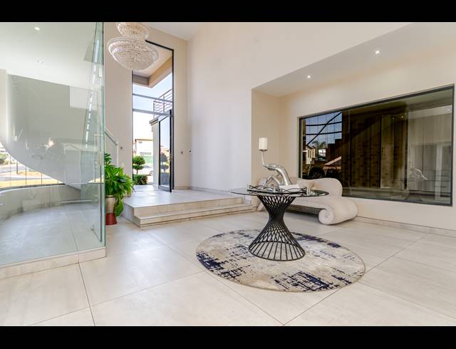 5 BEDROOM HOUSE FOR SALE IN BLUE VALLEY GOLF ESTATE